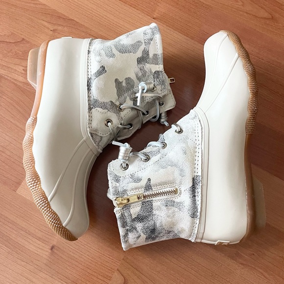 NWOT Sperry Saltwater Boots